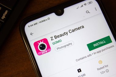 Ivanovsk, Rusya - 07 Temmuz 2019: Akıllı telefon veya tablet ekranında Z Güzellik Kamerası uygulaması.