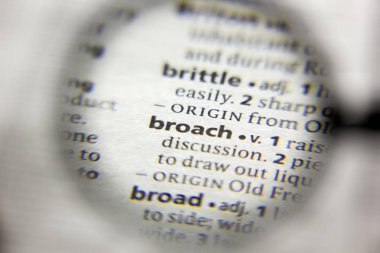 Sözlükteki Broach sözcüğü veya tümceciği.