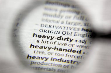 Sözlükteki ağır sözcük veya tümcecik.