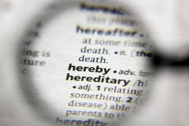 Sözlükteki sözcük veya tümcecik.