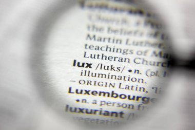 Sözlükteki Lux sözcüğü veya deyimi.