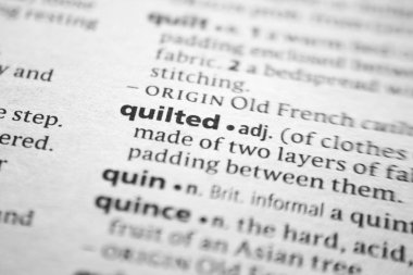 Sözlükte Kapitone Sözcük veya tümcecik.