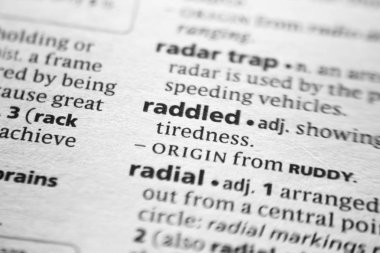 Sözlükte Raddled sözcüğü veya tümceciği.