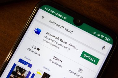 Ivanovsk, Rusya - 07 Temmuz 2019: Microsoft Word uygulaması akıllı telefon veya tablet ekranında.
