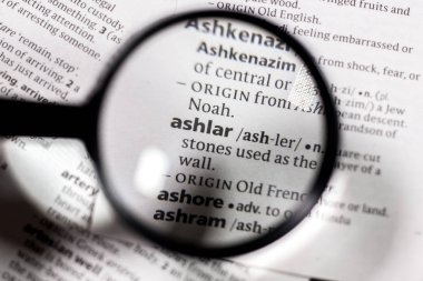 Sözlüğe sözcük veya tümcecik yontma taş.