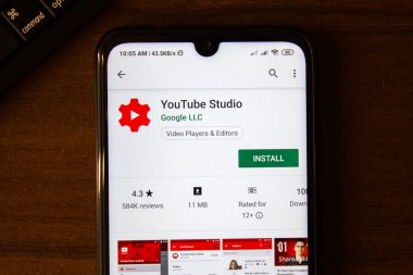 Ivanovsk, Rusya - 07 Temmuz 2019: Akıllı telefon veya tablet ekranında Youtube Studio uygulaması.