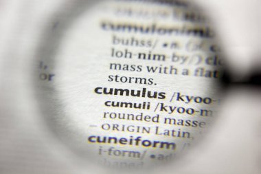 Sözlükteki kelime veya tümcecik Kümülüs.