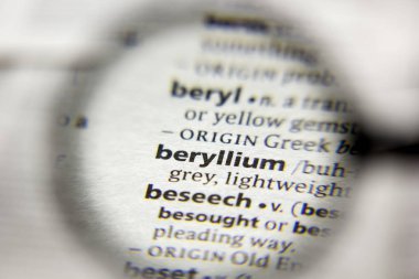 Sözlükte beryllium kelimesi veya deyimi.