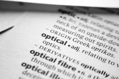 Sözlükte Optik sözcük veya tümcecik.