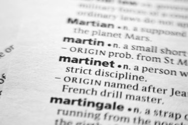 Sözlükte Sözcük veya ifade Martinet.