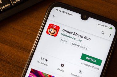 Ivanovsk, Rusya - 26 Haziran 2019: Akıllı telefonun ekranında Super Mario Run uygulaması.