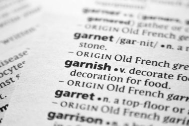 Sözlükte Garnitür sözcüğü veya tümceciği.