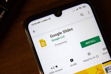 İvanovsk, Rusya-07 Temmuz 2019: akıllı telefon veya tablet ekranında Google Slaytlar uygulaması.