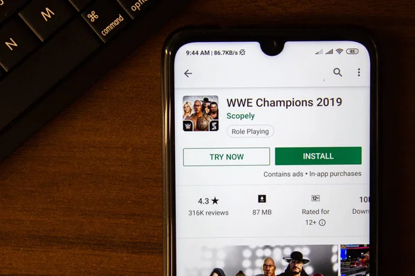 Ивановск, Россия - 07 июля 2019 года: Приложение WWE Champions 2019 на дисплее смартфона или планшета . — стоковое фото
