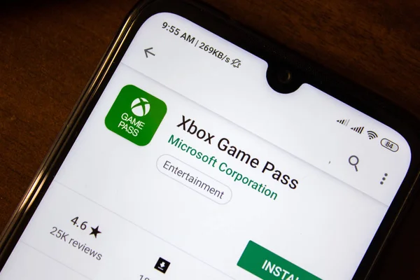 Ivanovsk, Rusia - 07 de julio de 2019: aplicación Xbox Game Pass en la pantalla del teléfono inteligente o tableta . —  Fotos de Stock