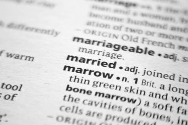 Sözlükte Evli sözcük veya tümcecik.