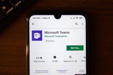 Ivanovsk, Rusya - 07 Temmuz 2019: Akıllı telefon veya tablet ekranında Microsoft Teams uygulaması.