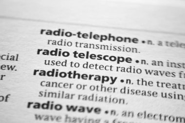 Sözlükte sözcük veya tümcecik Radyo teleskopu.