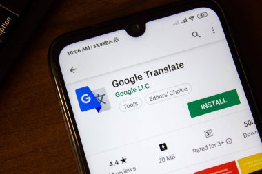 Ivanovsk, Rusya - 07 Temmuz 2019: Akıllı telefon veya tablet ekranındaki Google uygulamasını çevir.
