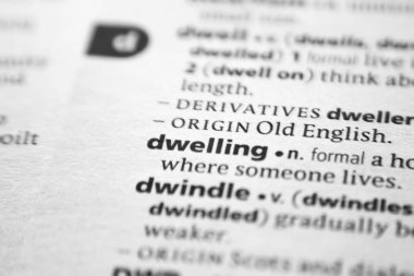 Sözlükte Bulunan Sözcük veya tümcecik.