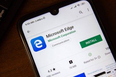 Ivanovsk, Rusya - 07 Temmuz 2019: Microsoft Edge uygulaması akıllı telefon veya tablet ekranında.