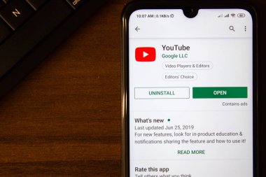 Ivanovsk, Rusya - 07 Temmuz 2019: Akıllı telefon veya tablet ekranında Youtube uygulaması.