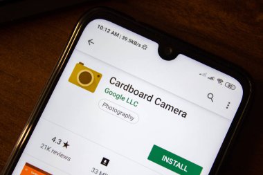 İvanovsk, Rusya-07 Temmuz 2019: akıllı telefon veya tablet ekranında karton kamera uygulaması.