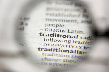 Sözlükte Geleneksel sözcük veya tümcecik.