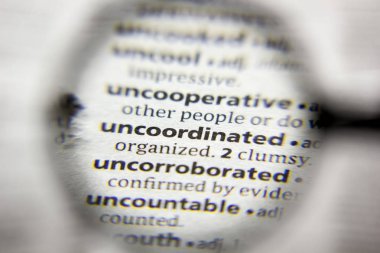 Sözlükte Koordinasyonsuz sözcük veya tümcecik.