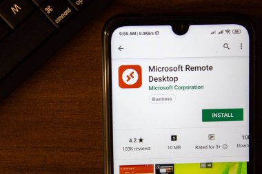 Ivanovsk, Rusya - 07 Temmuz 2019: Microsoft Uzaktan Kumanda Masaüstü uygulaması akıllı telefon veya tablet ekranında.