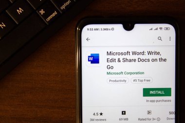 Ivanovsk, Rusya - 07 Temmuz 2019: Microsoft Word uygulaması akıllı telefon veya tablet ekranında.