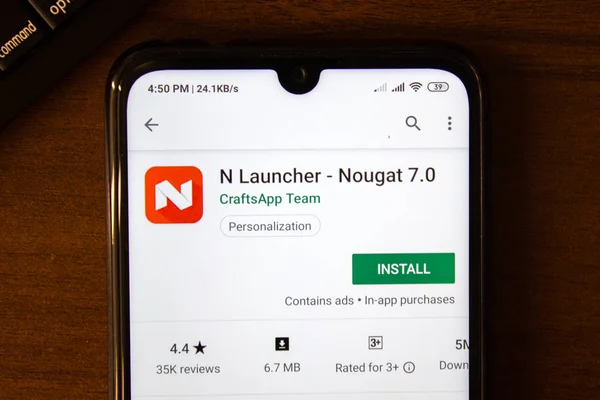 Ивановск, Россия - 07 июля 2019 года: N Launcher - приложение Nougat 7.0 на дисплее смартфона или планшета . — стоковое фото