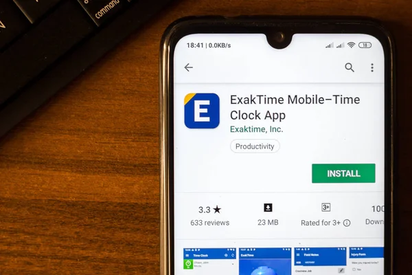 Ivanovsk, Russie - 26 juin 2019 : Exak Time Mobile - Horloge horaire sur l'écran du smartphone . — Photo