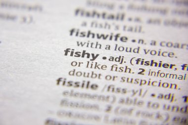 Sözlükte fishy sözcüğü veya deyimi.