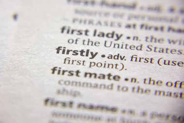 Sözcük veya tümcecik Öncelikle sözlükte.