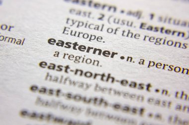 Sözlükte Doğulu sözcük veya tümcecik.