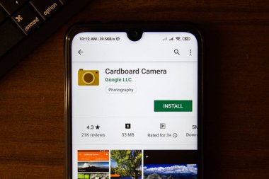 İvanovsk, Rusya-07 Temmuz 2019: akıllı telefon veya tablet ekranında karton kamera uygulaması.