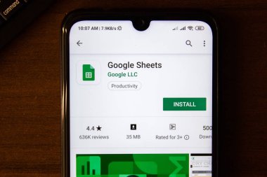 İvanovsk, Rusya-07 Temmuz 2019: akıllı telefon veya tablet ekranında Google Sheets uygulaması.