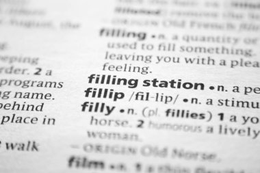 Sözlükteki sözcük veya tümcecik Dolum istasyonu.