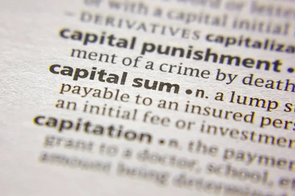 Palavra ou frase Soma de capital em um dicionário . — Fotografia de Stock