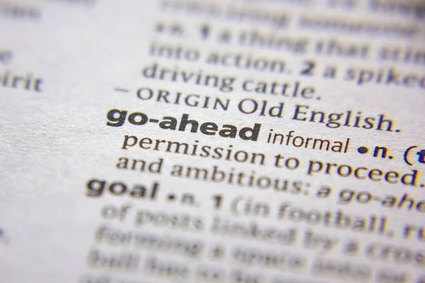 Sözlükte Go-ahead sözcüğü veya tümceciği.