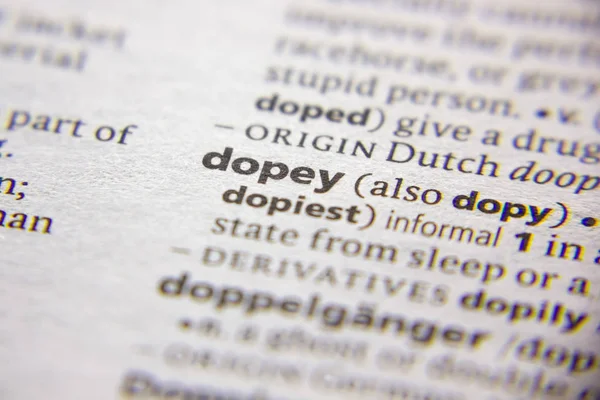 Sözlükte Sözcük veya tümcecik Dopey.