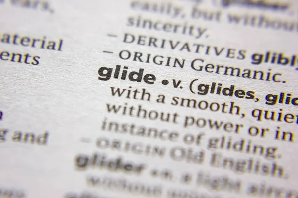 Sözlükte Glide sözcüğü veya tümceciği.