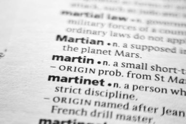 Sözlükte Sözcük veya ifade Martin.