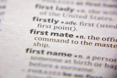 Sözlükte Sözcük veya tümcecik İkinci kaptan.