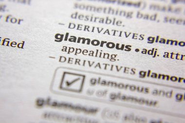 Sözlükte Sözcük veya tümcecik Glamorous.