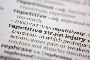 Sözlükte sözcük veya tümcecik Yinelenen zorlanma yaralanması.