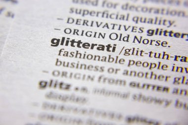 Sözlükte glitterati sözcüğü veya deyimi.