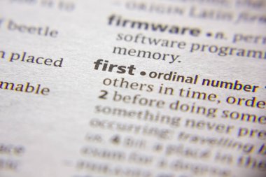 Sözlükte İlk sözcük veya tümcecik.