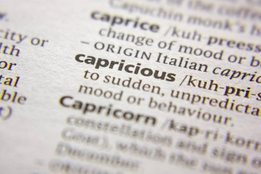 Sözlükte Kaprisli sözcük veya tümcecik.
